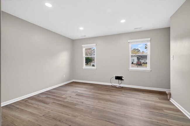 Building Photo - Virginia Beach Gem – 3 Bed, 2.5 Bath with Fenced Yard & Modern Upgrades