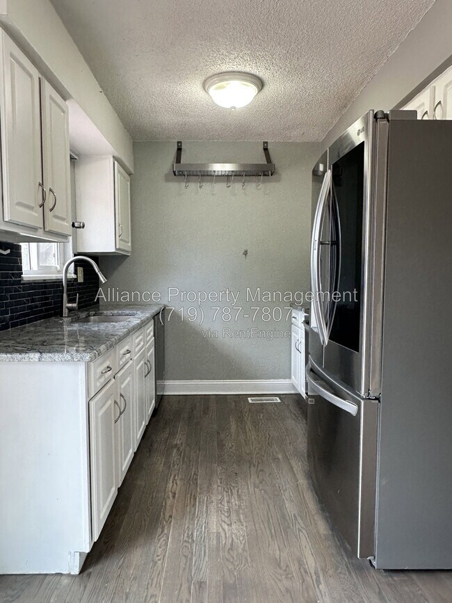 Building Photo - 1250 Chiricahua Dr