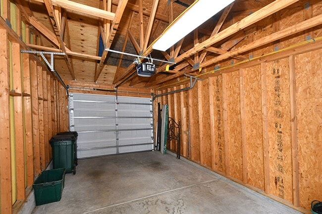 Building Photo - 8643 Beaver Creek Dr