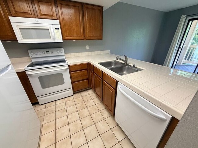 Building Photo - Reno Riverfront Condo - Single Story with Garage