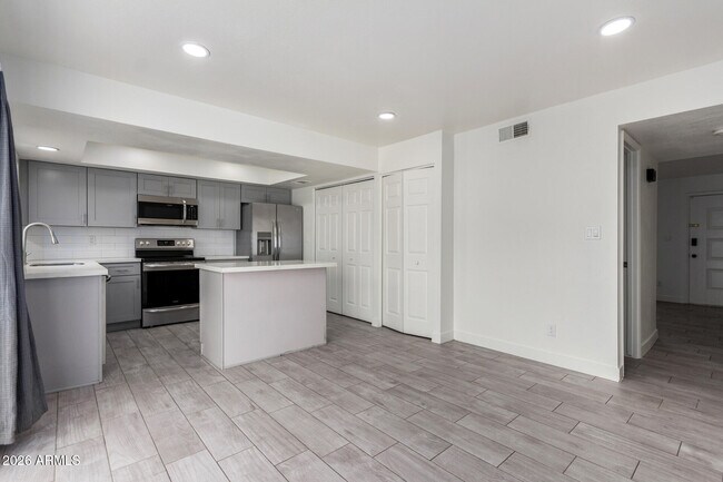 Building Photo - 1586 West Campbell Ave