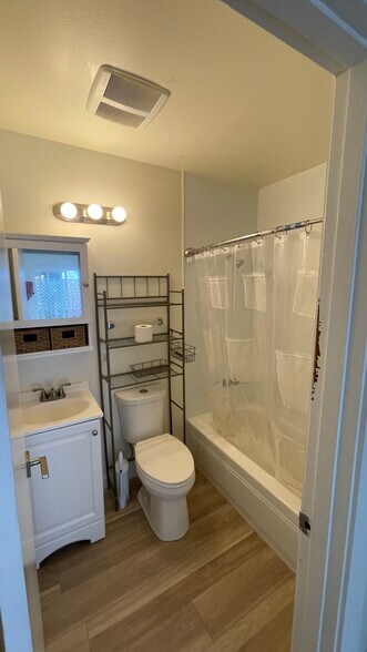 Bathroom - 2107 Y St