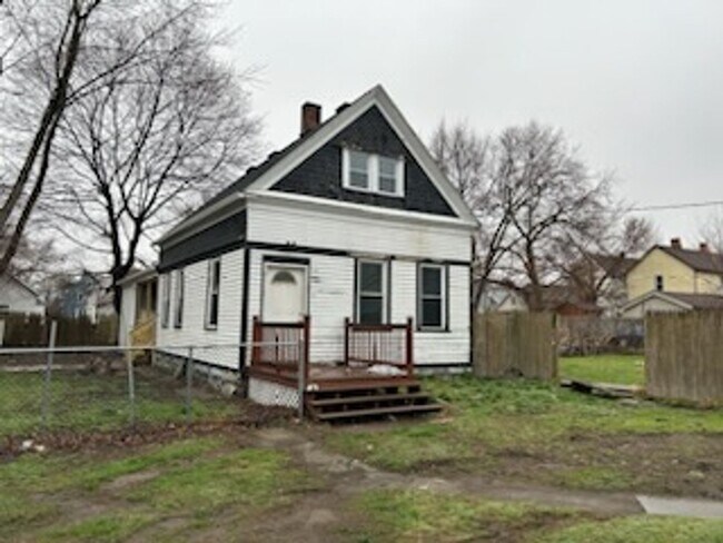 Building Photo - 3218-22 Walton