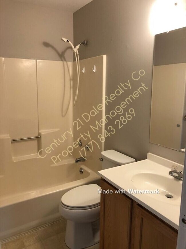 Building Photo - 3 BR, 1.5 Baths, 1 car garage Dover PA