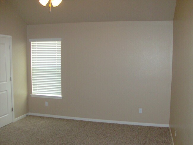 Building Photo - 3/2 Duplex off Bunny Trail Killeen - Text 201-231-7228 for more details