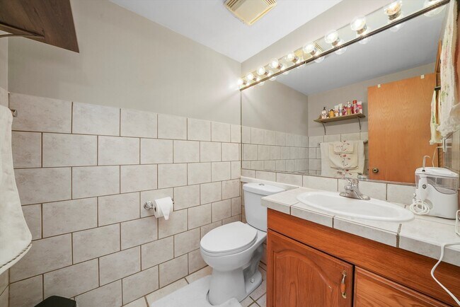 Building Photo - 1460 Fairlane Dr