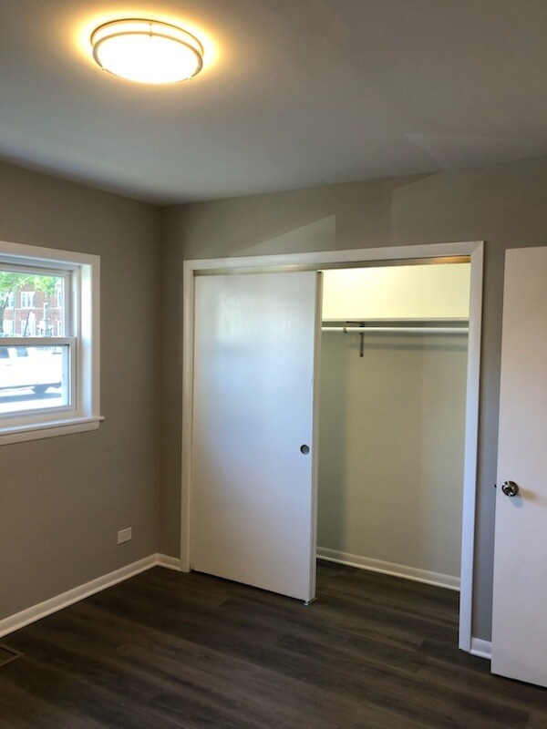 Building Photo - 5849 S Francisco Ave