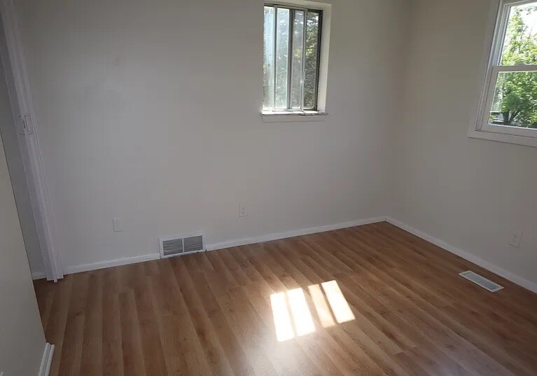 Building Photo - 3700 Malibu Dr