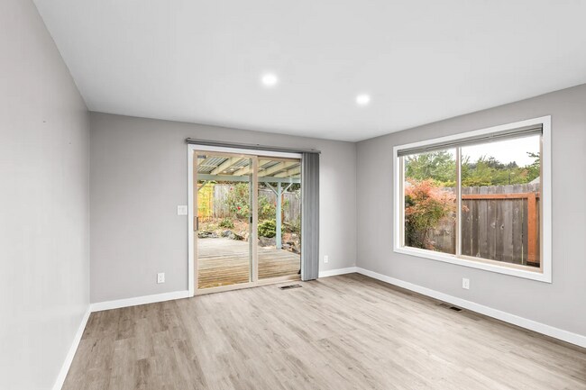 Building Photo - 4BD, 2.5BA Home located in the desirable C...