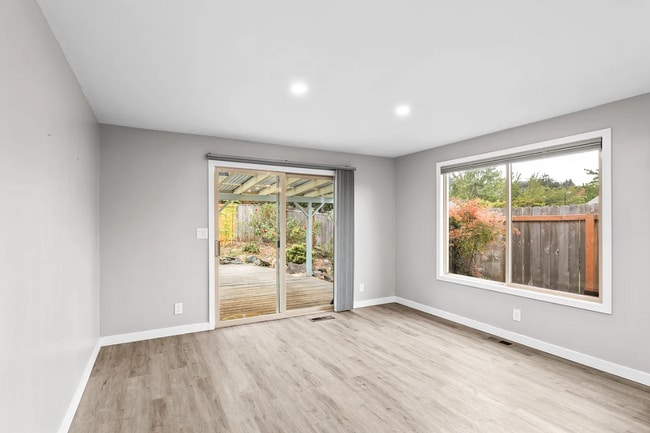 Building Photo - 4BD, 2.5BA Home located in the desirable Churchill Neighborhood!