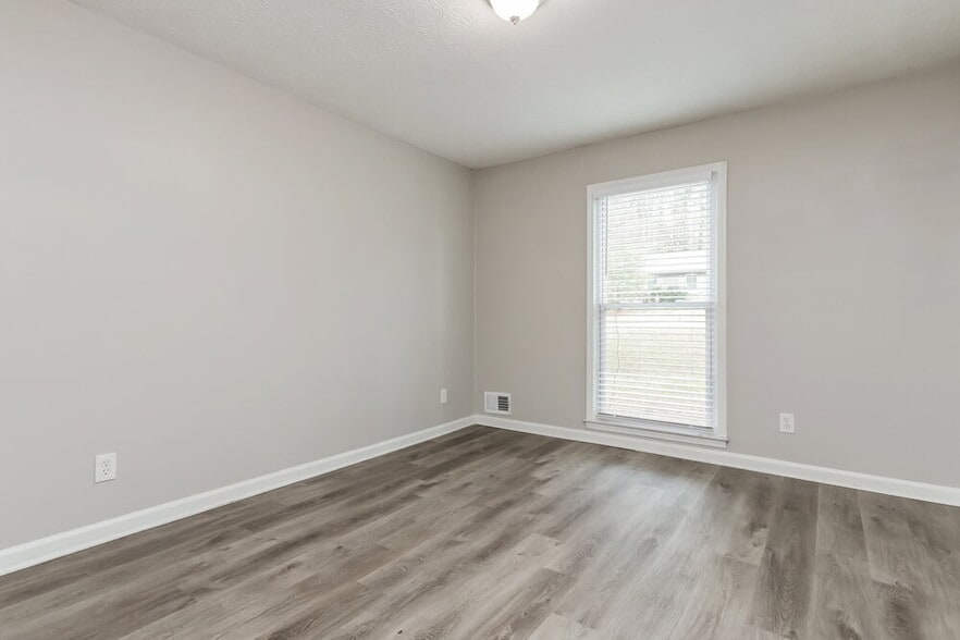 Building Photo - 661 Greenview Ave SE