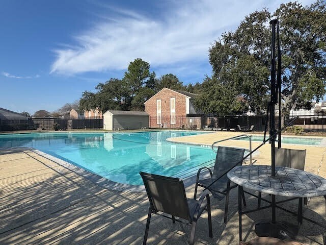 Building Photo - 9393 Westwood Village Dr