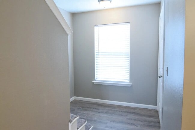 Building Photo - 6003 Cullen Dr