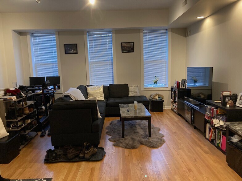 Building Photo - 1735 W Crystal St