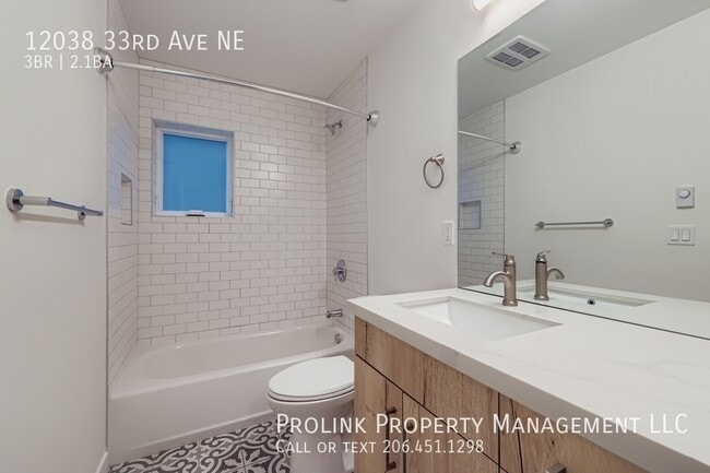 Building Photo - 12038 33rd Ave NE