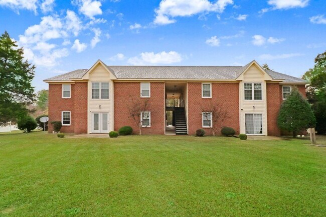 Building Photo - FOR RENT in Waynetique Apts ~ 2 Bedroom, 2 Bathroom Apartment in Goldsboro *Excellent Wayne Memor...