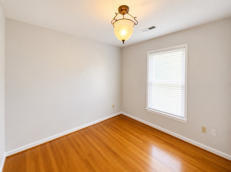 1st bedroom - 303 Rutherford Ave NW