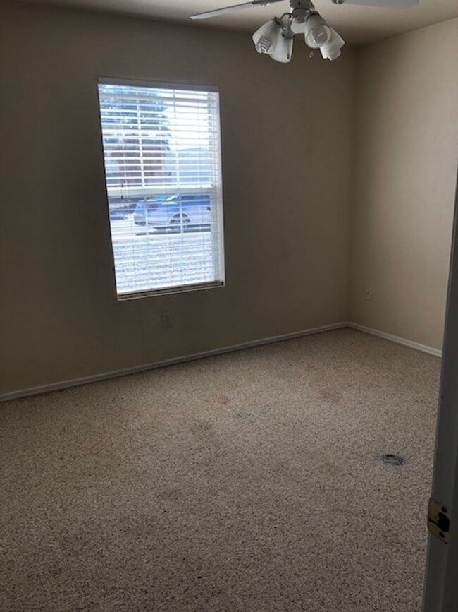 Building Photo - 5 Minutes from Holloman AFB - 5 Minutes from Alamogrodo