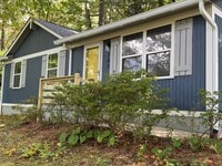 Building Photo - Black Mountain - Newly Renovated 3 Bedroom