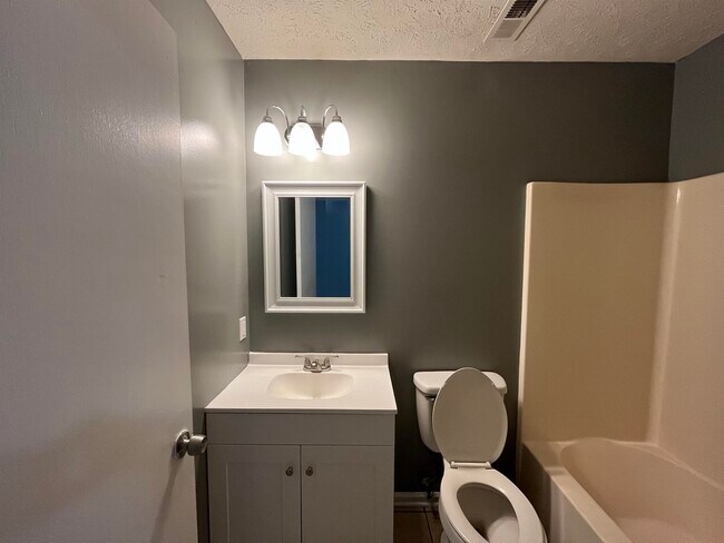 Building Photo - 514 Johnson St