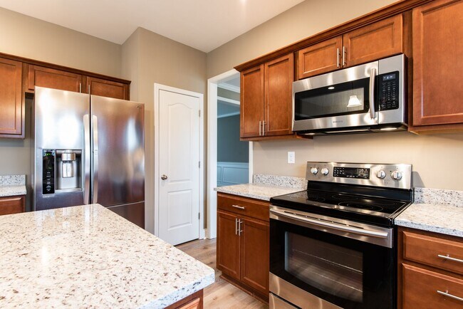 Building Photo - 4 Bedroom 2 Bath in Fisherville!