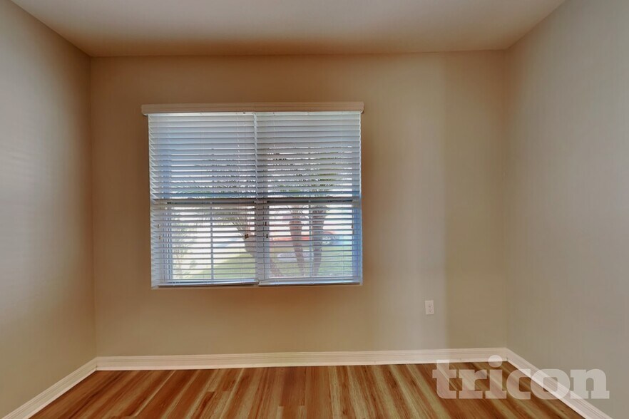 Building Photo - 991 Summer Glen Dr
