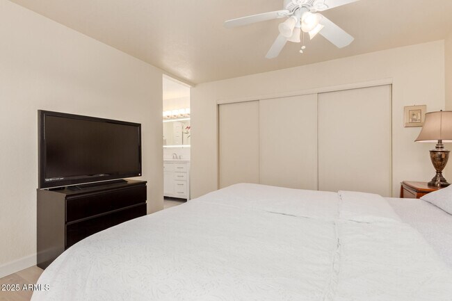 Building Photo - 8787 E Mountain View Rd