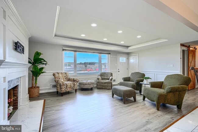 Building Photo - 520 White Oak Dr