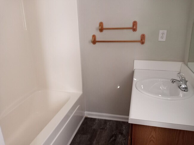 Building Photo - 3/2 with Large Bonus Room  - Split level home with large backyard