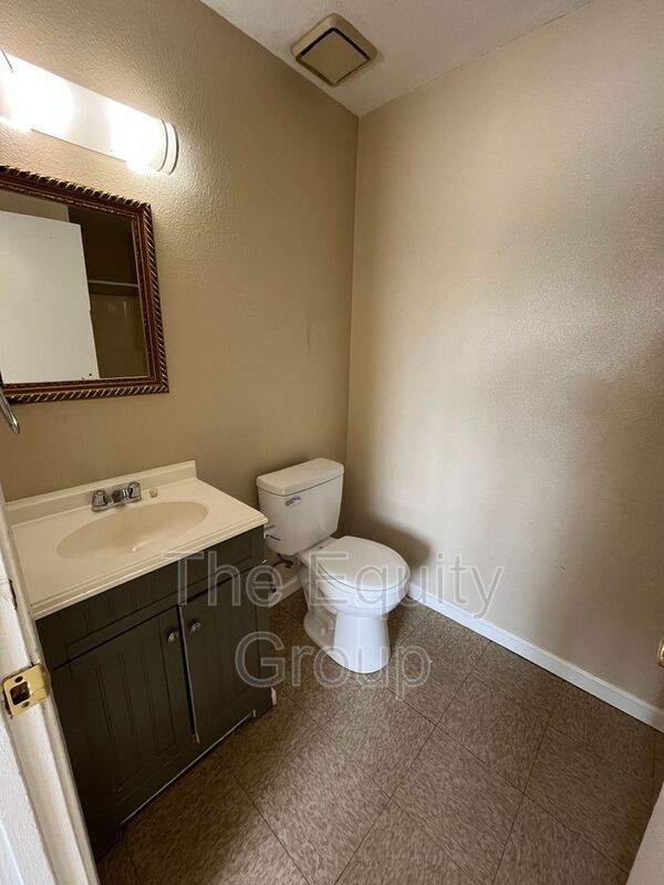 Building Photo - 9310 Rd 236