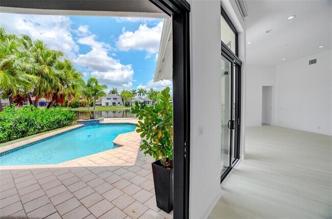 Building Photo - 2550 Jardin Terrace