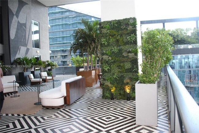 Building Photo - 801 S Miami Ave