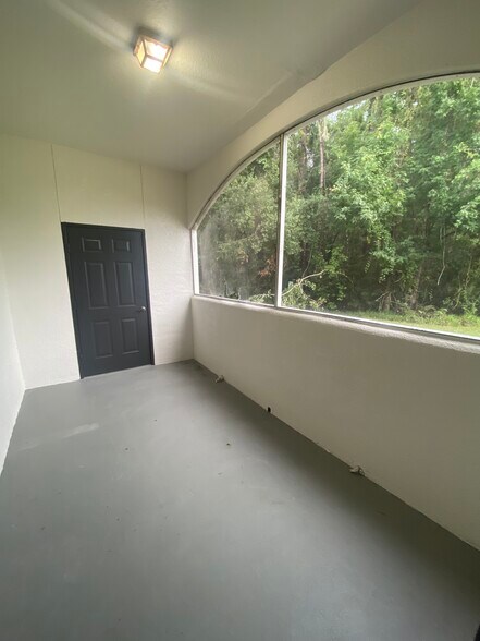 Building Photo - 16205 Enclave Village Dr