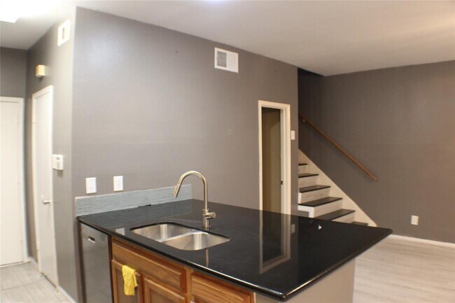 Building Photo - 7342 Regency Square Ct