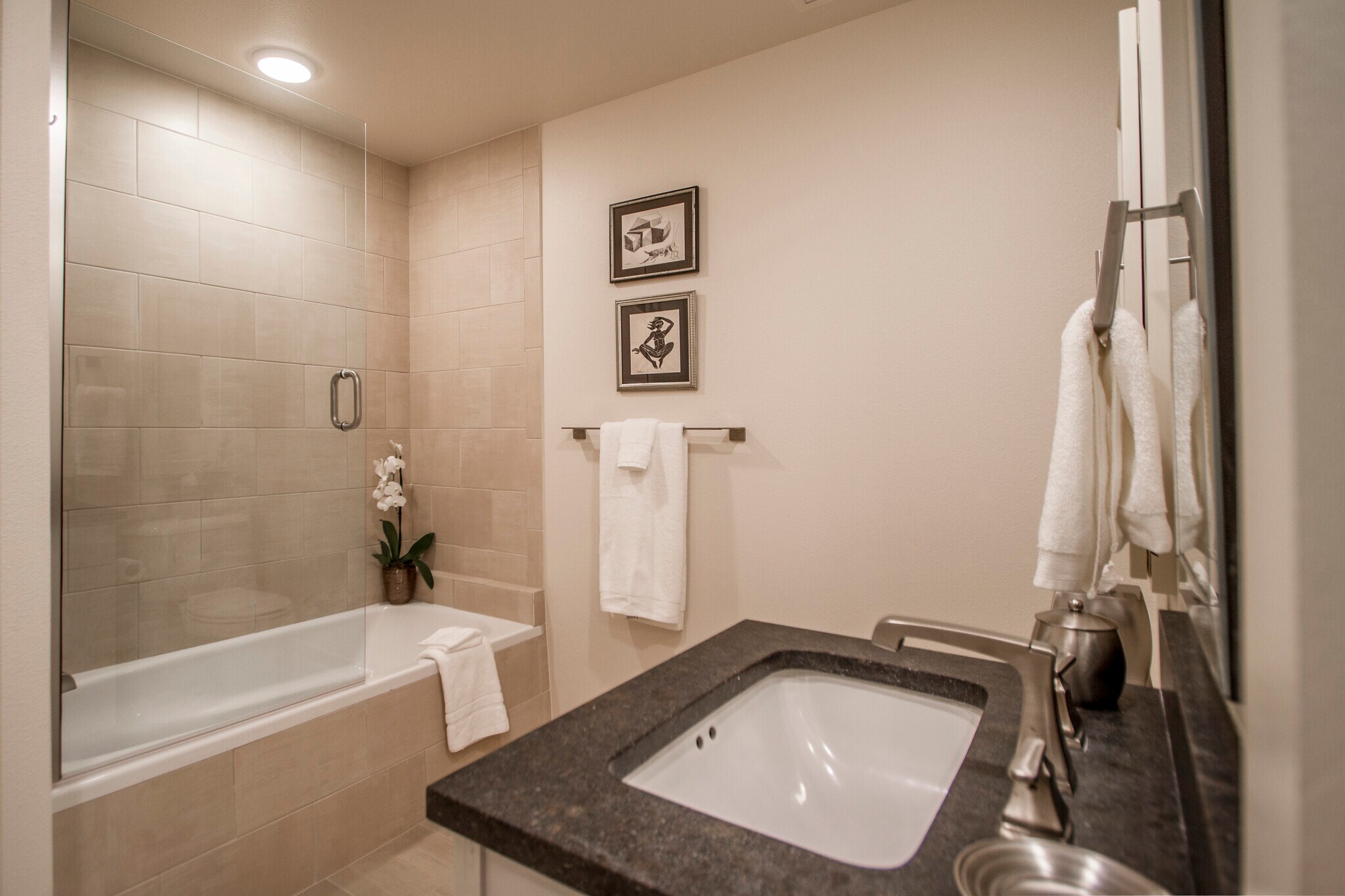 Building Photo - 221 W 2nd St