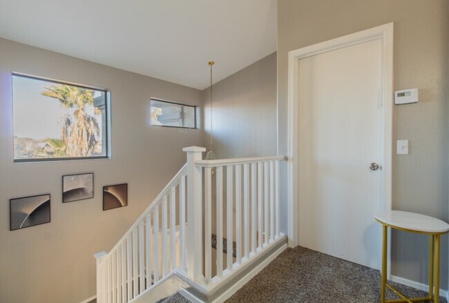 Building Photo - 1387 E 10th Pl