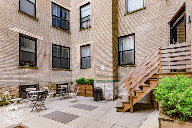 Building Photo - 1625 Putnam Ave