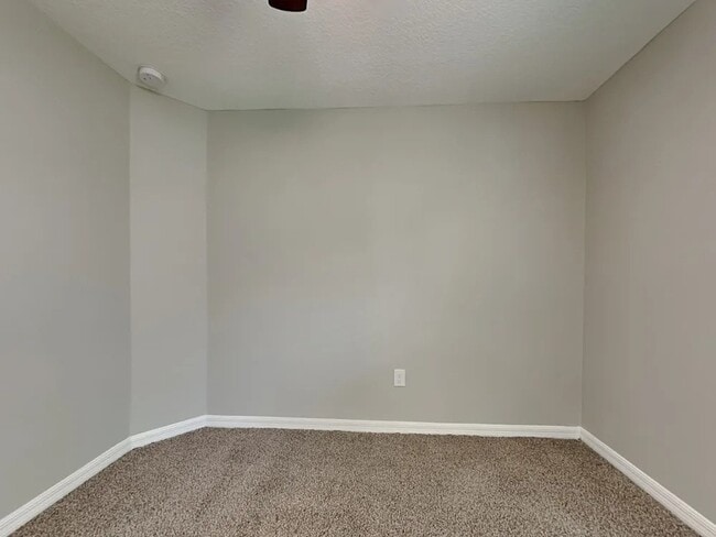 Building Photo - 1615 Blue Rose Dr
