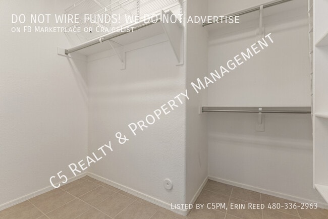 Building Photo - 1413 E Peach Tree Dr