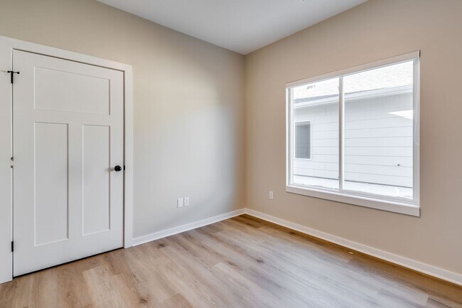 Building Photo - Pineway Maxwell Plan