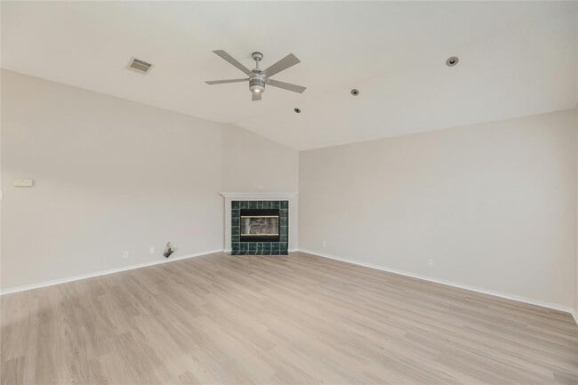 Building Photo - 8129 Hawick Dr