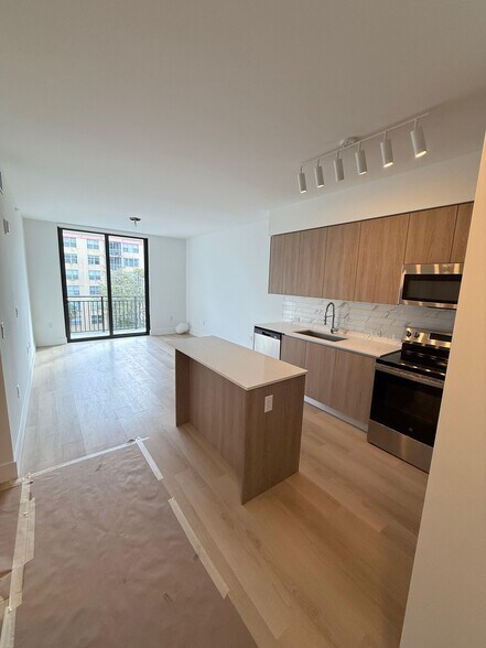 Building Photo - 2533 NE 183rd St