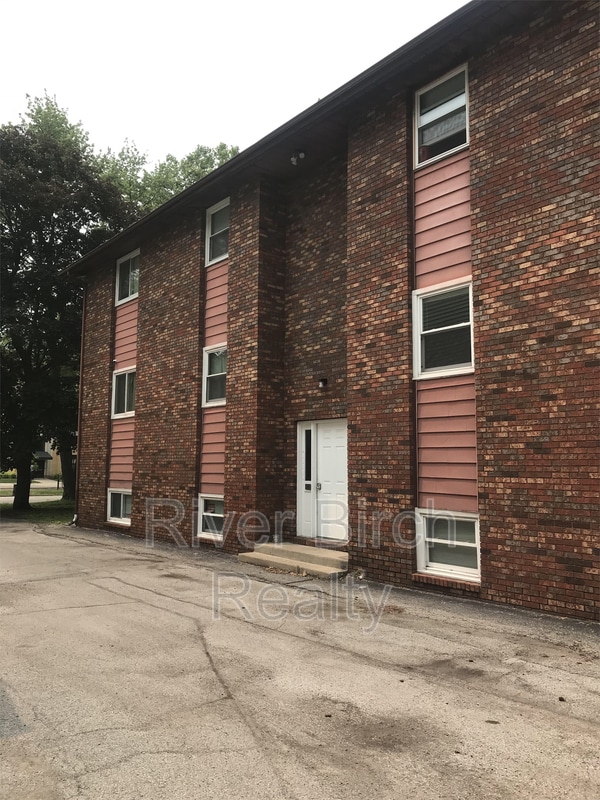 Building Photo - 425 W Lawrence Ave