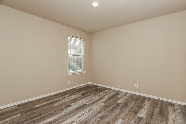 Building Photo - "Charming 4-Bed Sanctuary on Live Oak Pass with Modern Granite Finishes!"
