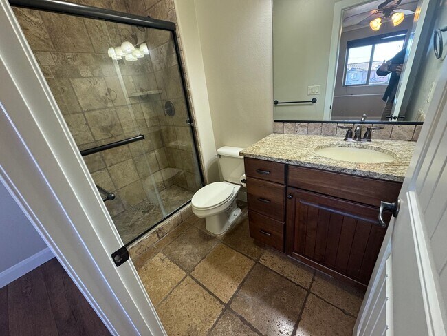 Building Photo - Gorgeous St. George Townhome