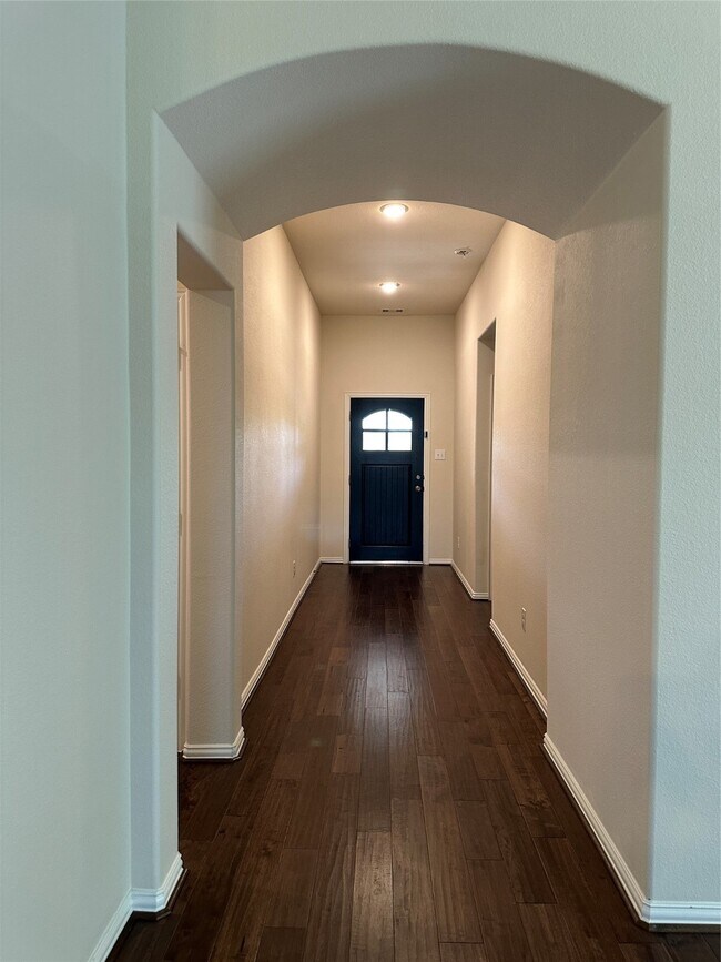 Building Photo - 16030 Dehay Ln