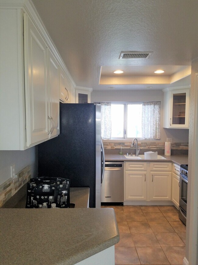 Building Photo - Gorgeous 2 bed 2 bath nestled in heart of Mission Viejo