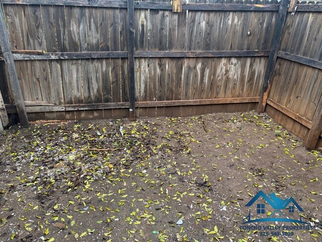 Building Photo - For Rent - 1 Bed/ 1 Bath Garage Apt - 1418 1/2 S Van Buren