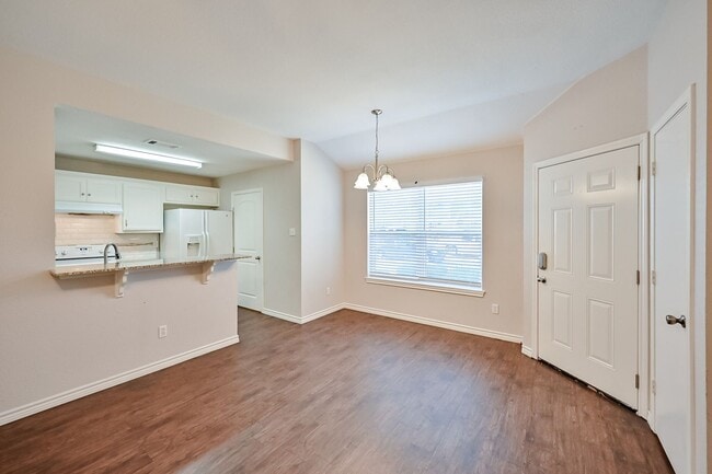 Building Photo - Mansfield 3/2 Duplex