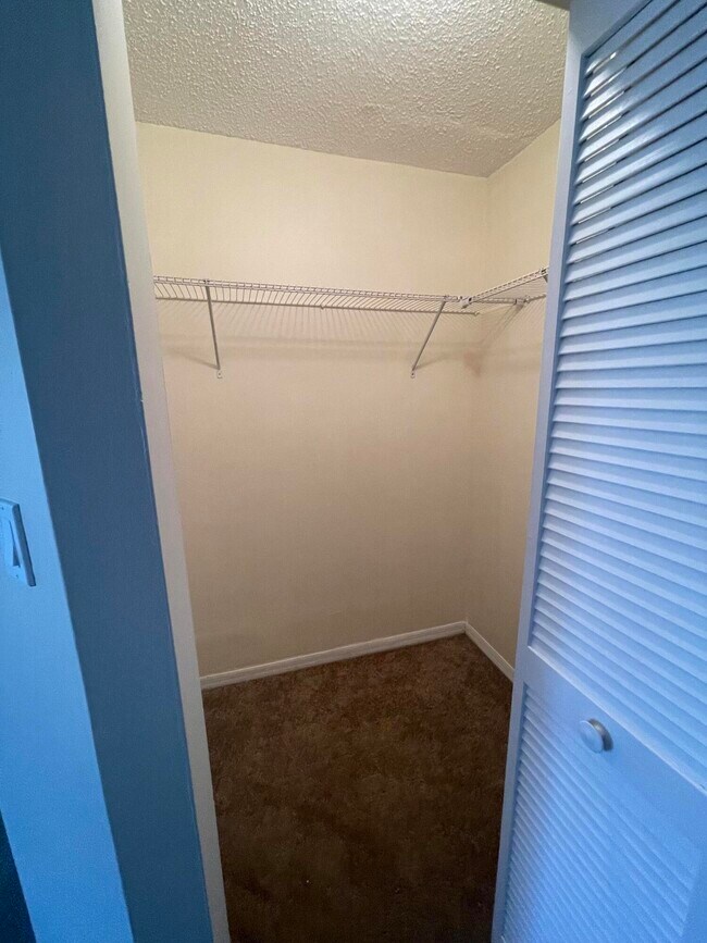 Building Photo - 3203 Glenmoor Dr